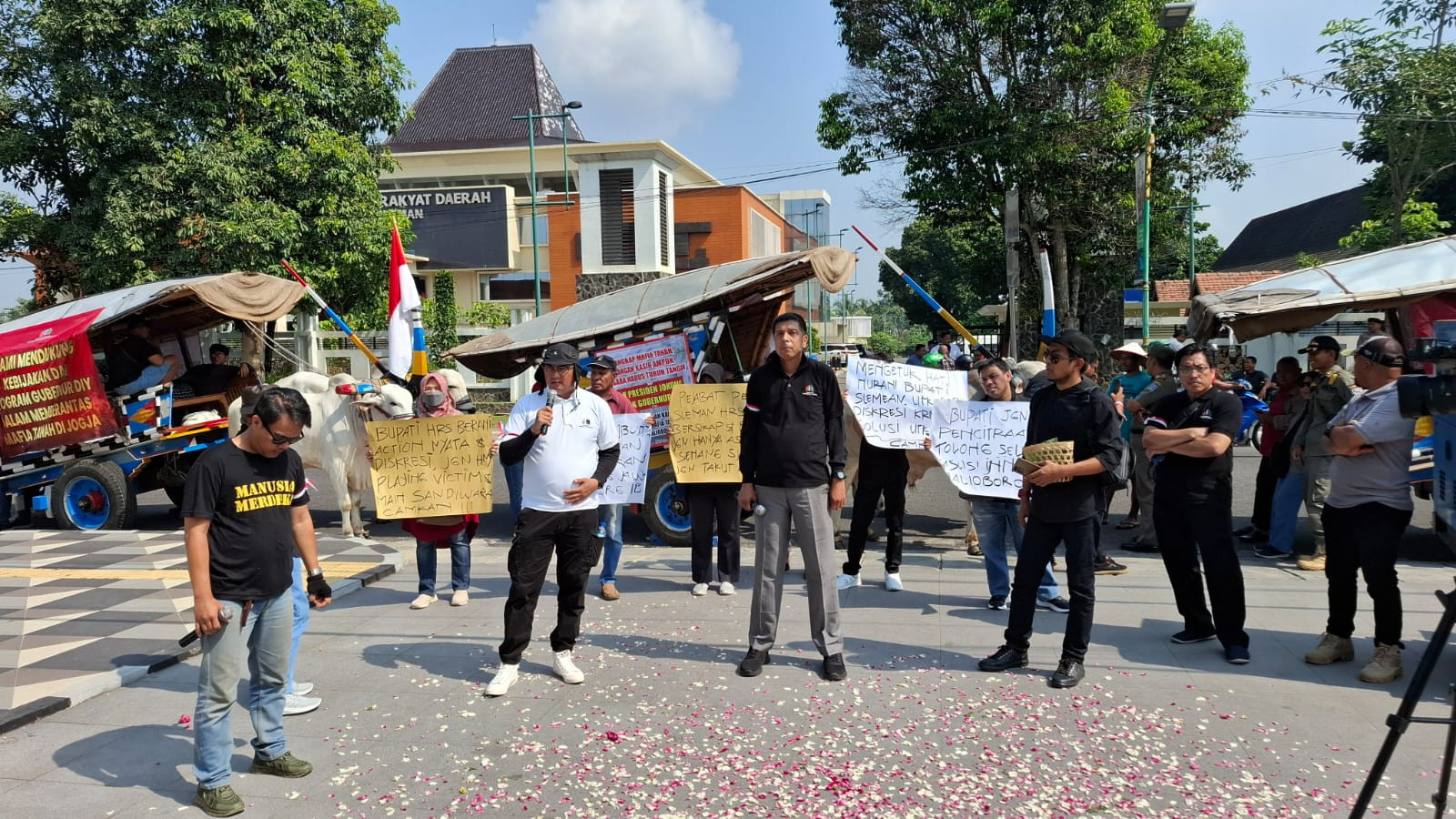 Aksi Unik! Akan Bawa Babi Ke Pemkab Sleman, Korban Malioboro City Desak Diterbitkan SLF dan SHM SRS