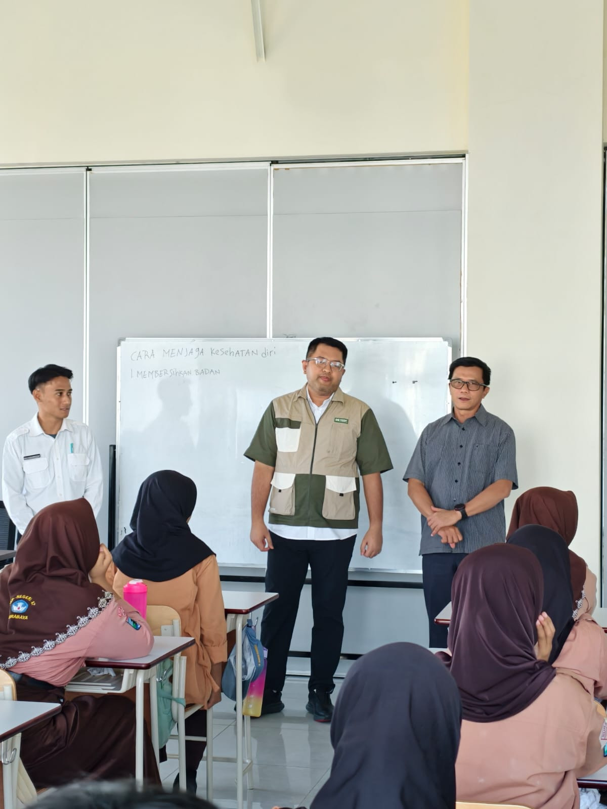 Pastikan Kegiatan Belajar Mengajar Sekolah Rakyat Berjalan Lancar, Deputi 3 Kemenko PM Kunjungi Sekolah Rakyat UNESA