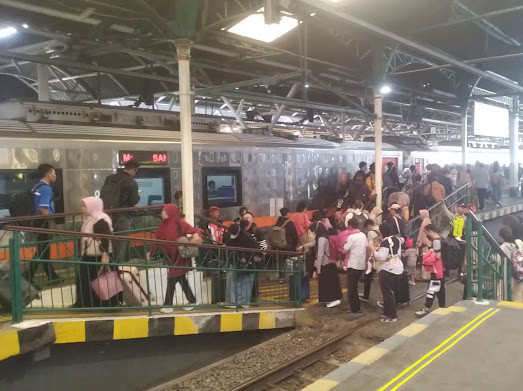 Libur Panjang, Daop 6 Catat Lonjakan Volume Penumpang Akhir Pekan dan 79 Persen Tiket Terjual