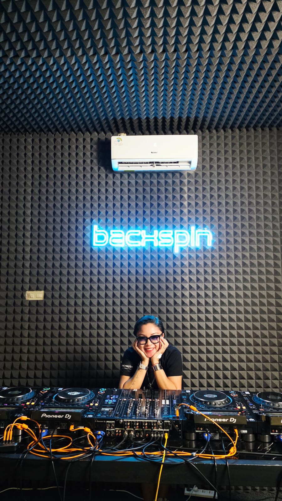 Berkonsep Coffeshop dan Studio DJ Terlengkap di Indonesia, Destinasi Ini Jadi Daya Tarik Pengunjung