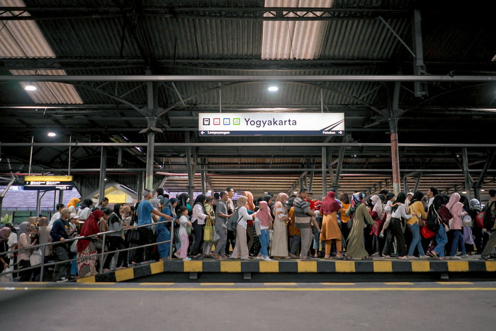 KAI Commuter Layani Lebih dari 5,8 Juta Pengguna Commuter Line Yogyakarta-Palur