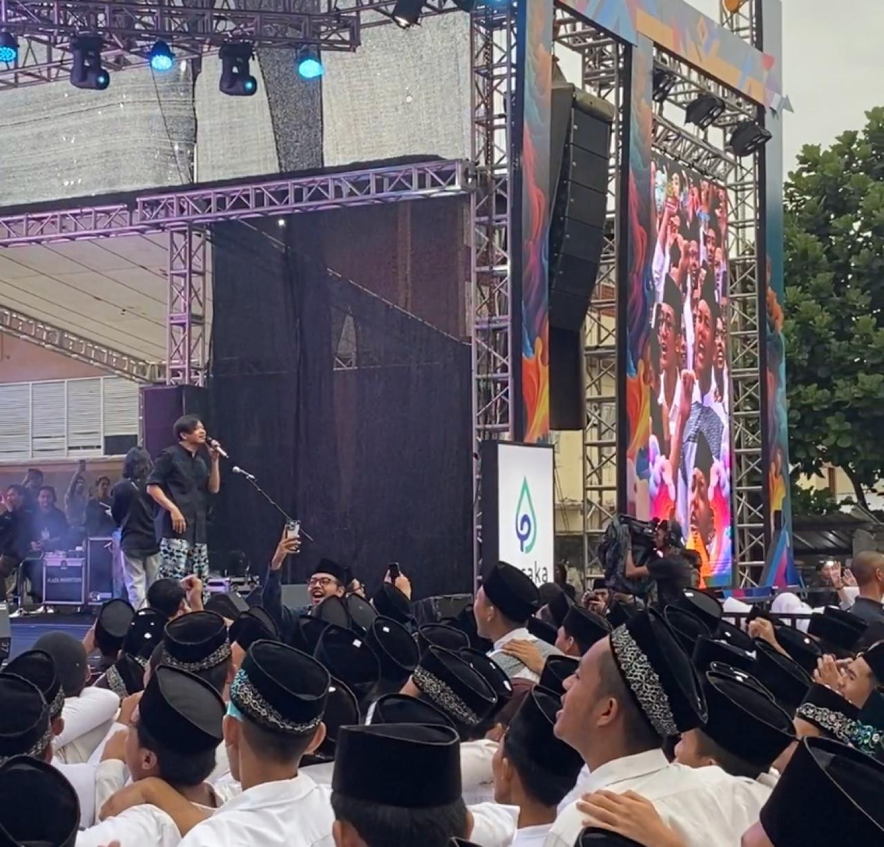 Kemenag Gelar PeaceSantren di PP Sunan Pandanaran, Band GIGI Pukau Ribuan Santri