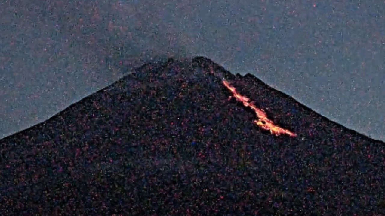 Gunung Merapi Lucurkan 8 Kali Guguran Lava Sejauh Maksimum 1,6 Kilometer