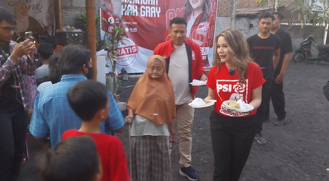 Warga Serbu 1000 Paket Angkringan Gratis "Aishah Gray" di Limasan Kopi Patangpuluhan Wirobrajan Yogyakarta