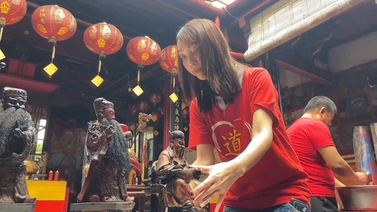 Klenteng Gondomanan in Yogyakarta Conducts Purification Ritual for Imlek Celebration