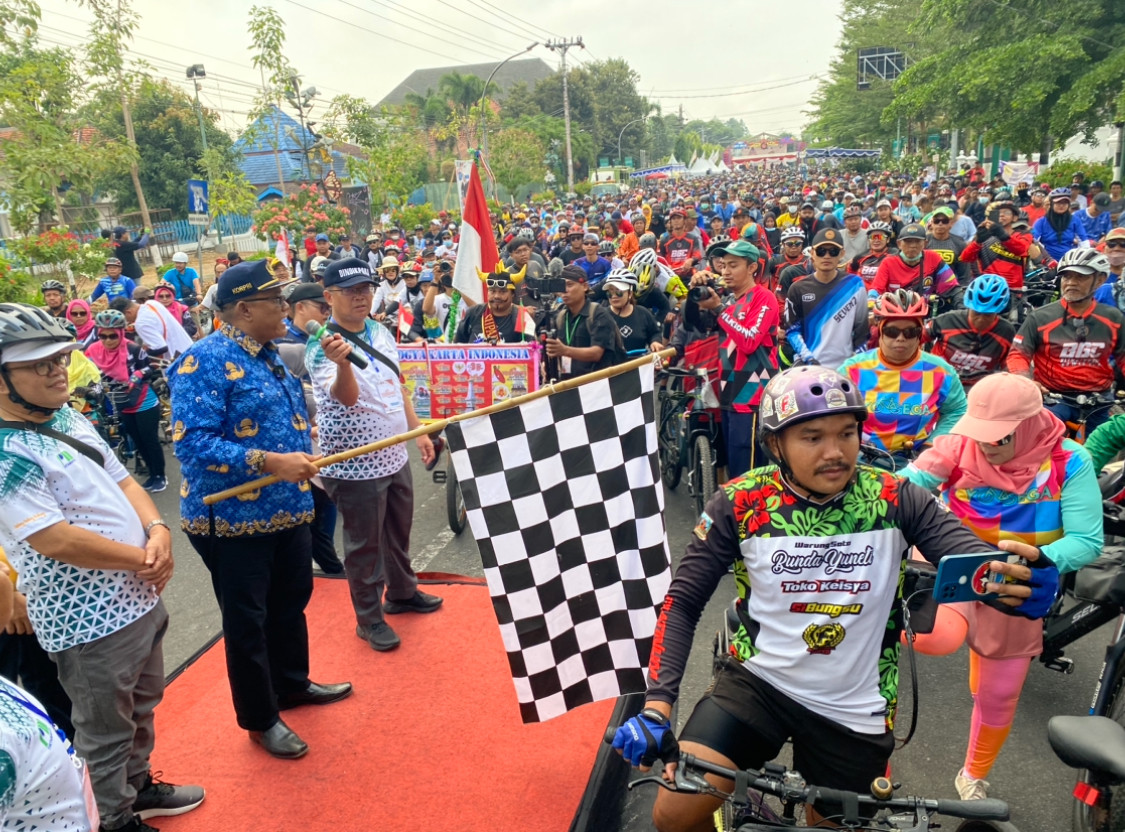 Keren! Ribuan Pesepeda Ikuti Yogowes Melintasi Kawasan Malioboro - Balaikota Yogyakarta
