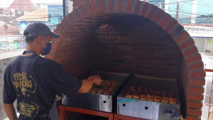 Wingko Tobong Aneka Varian di Pasar Kranggan Jadi Kuliner Favorit Wisatawan